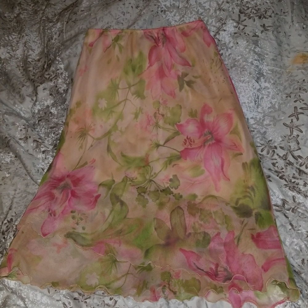 Beautiful mid-length women's skirt